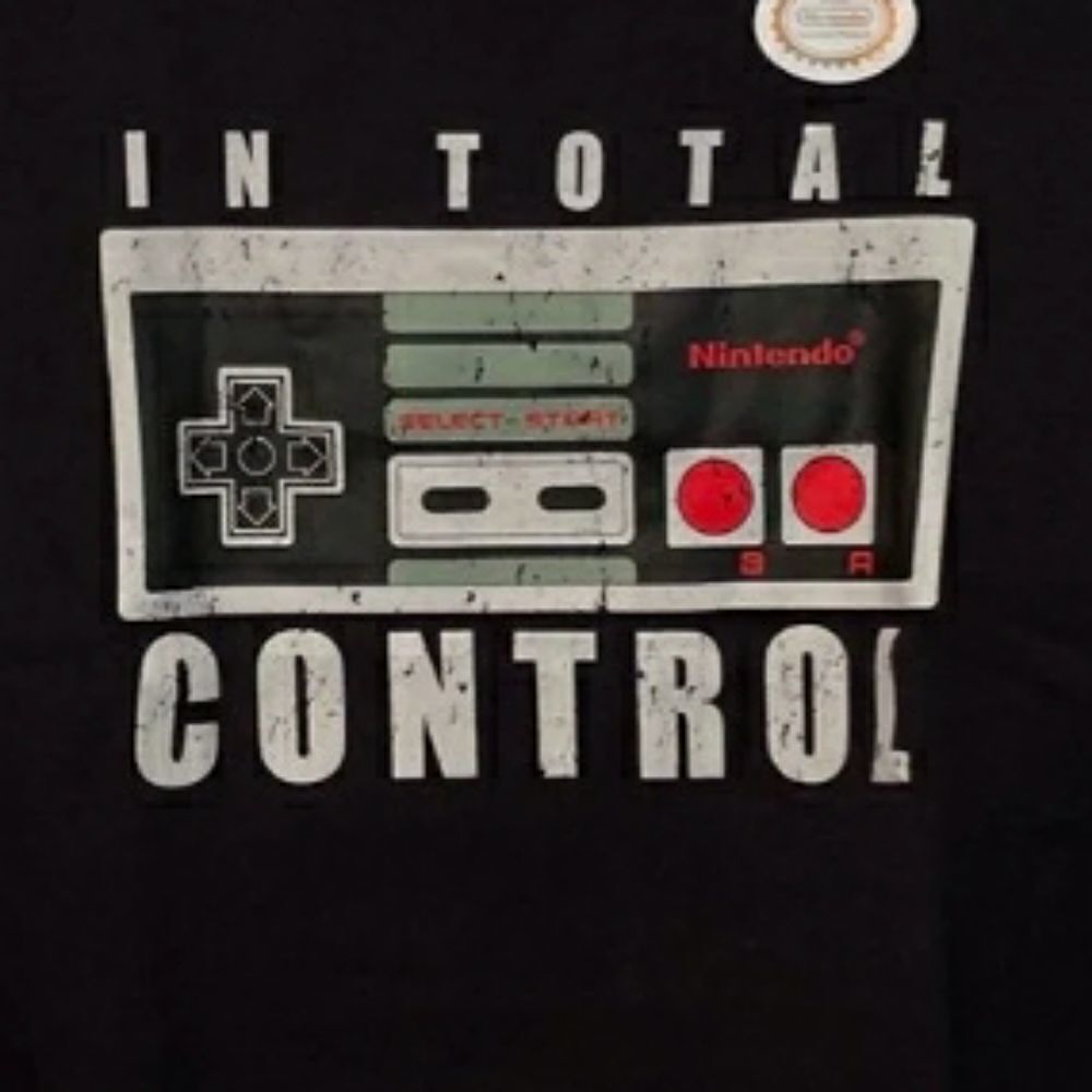 NWT Kids Nintendo Pullover - Picture 3 of 4